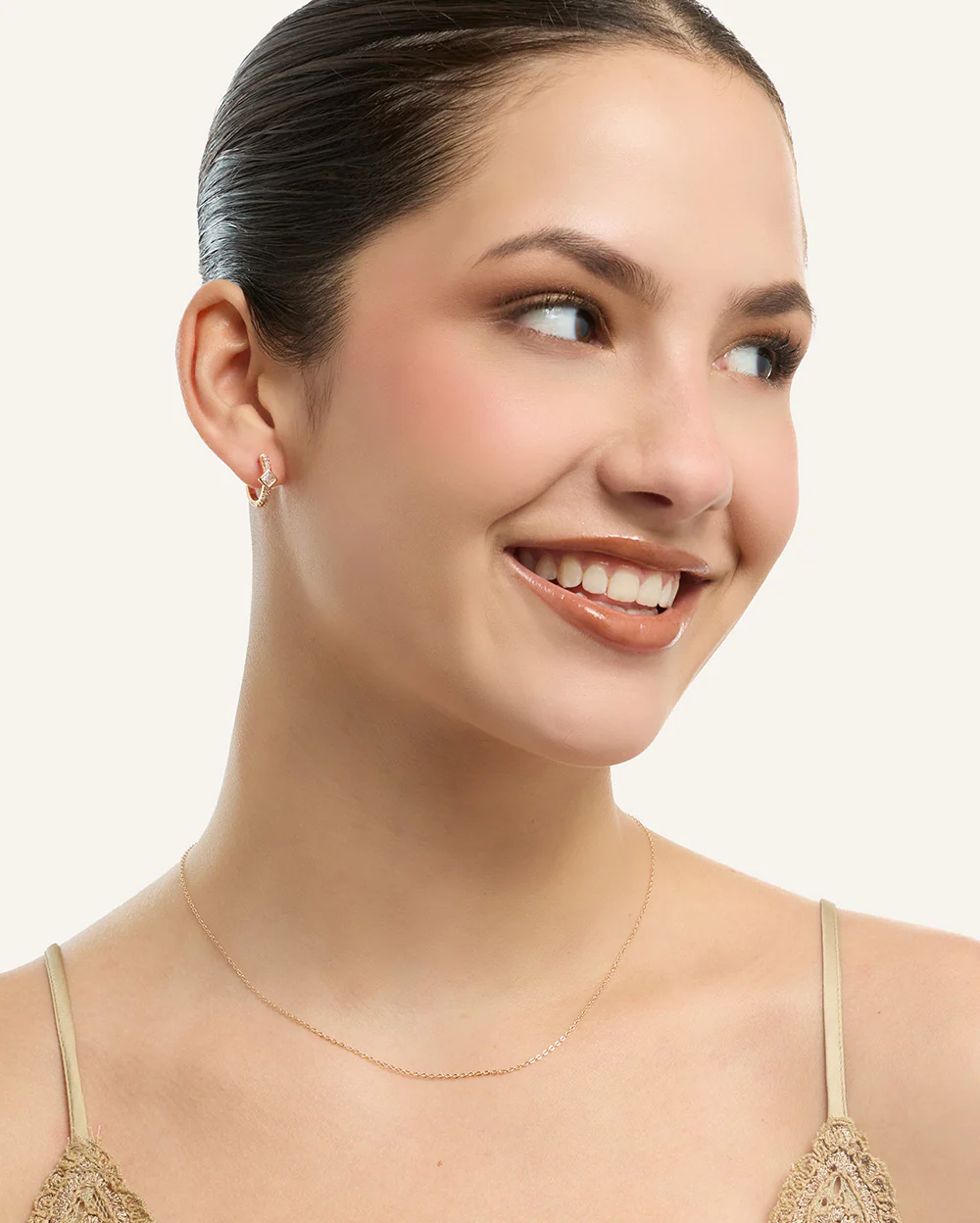 Aretes Argolla Premium Zircón Bañado en Oro Dorado - Image 2