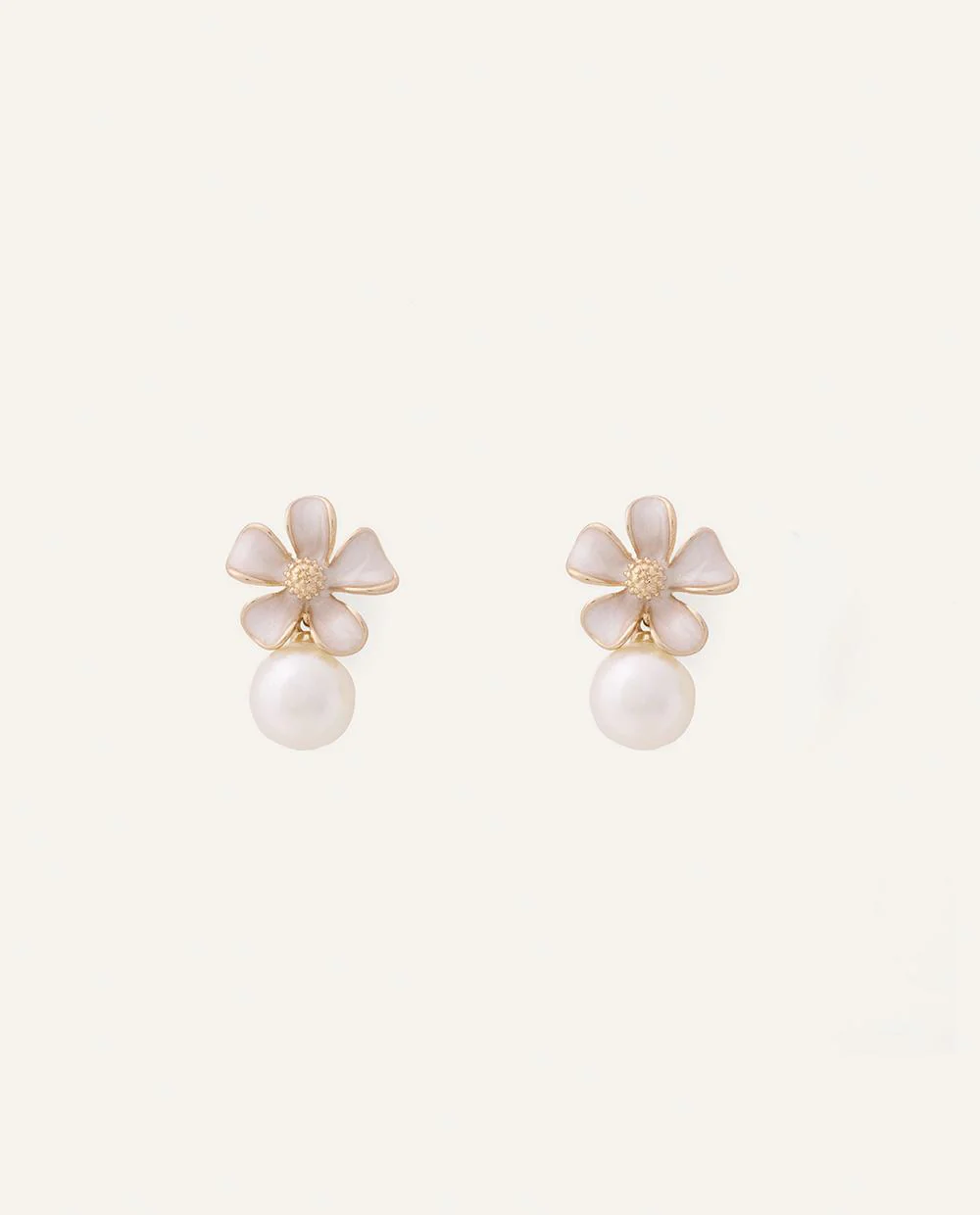 Aretes Moda Pegado Petal Perla Dorado