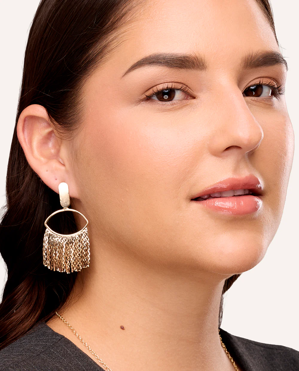Aretes Trendy Vintage Aro Superior con Flecos Dorado - Image 2