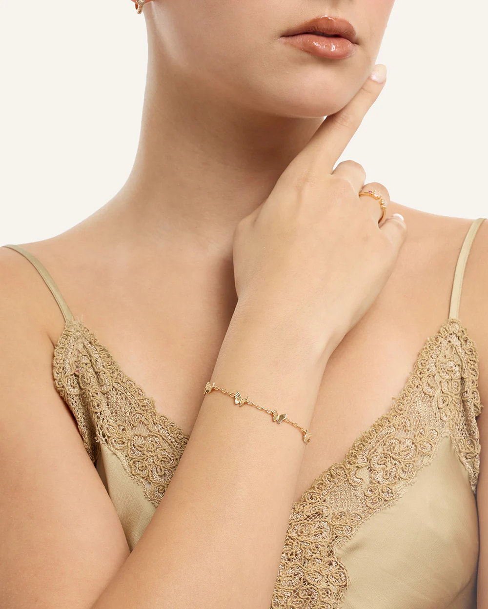 Pulsera Premium Zircón Bañado en Oro Mariposas Dorado - Image 2