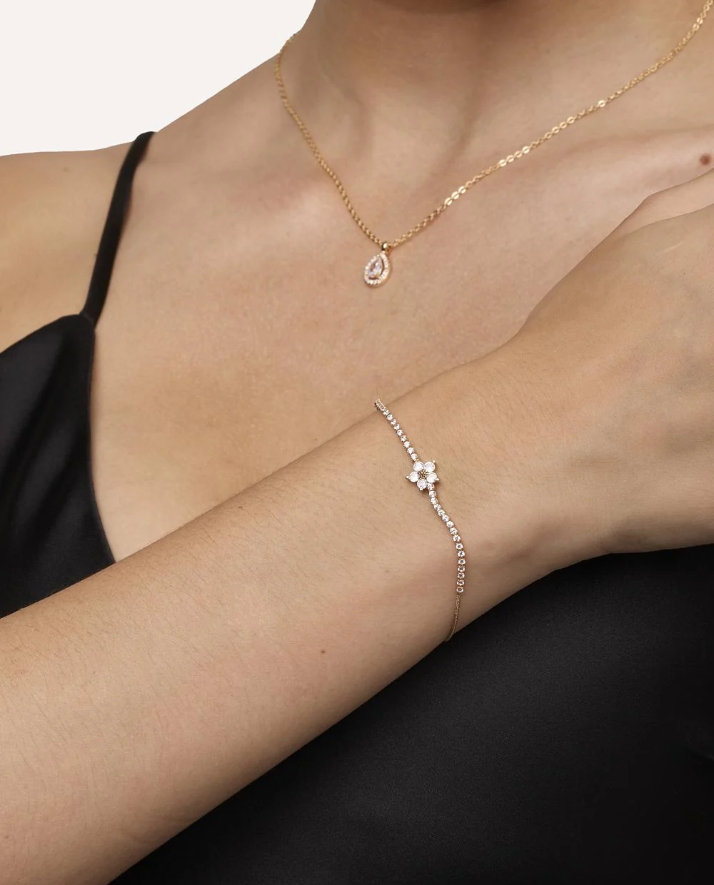 Pulsera Premium Zircón Fower Dorado - Image 2