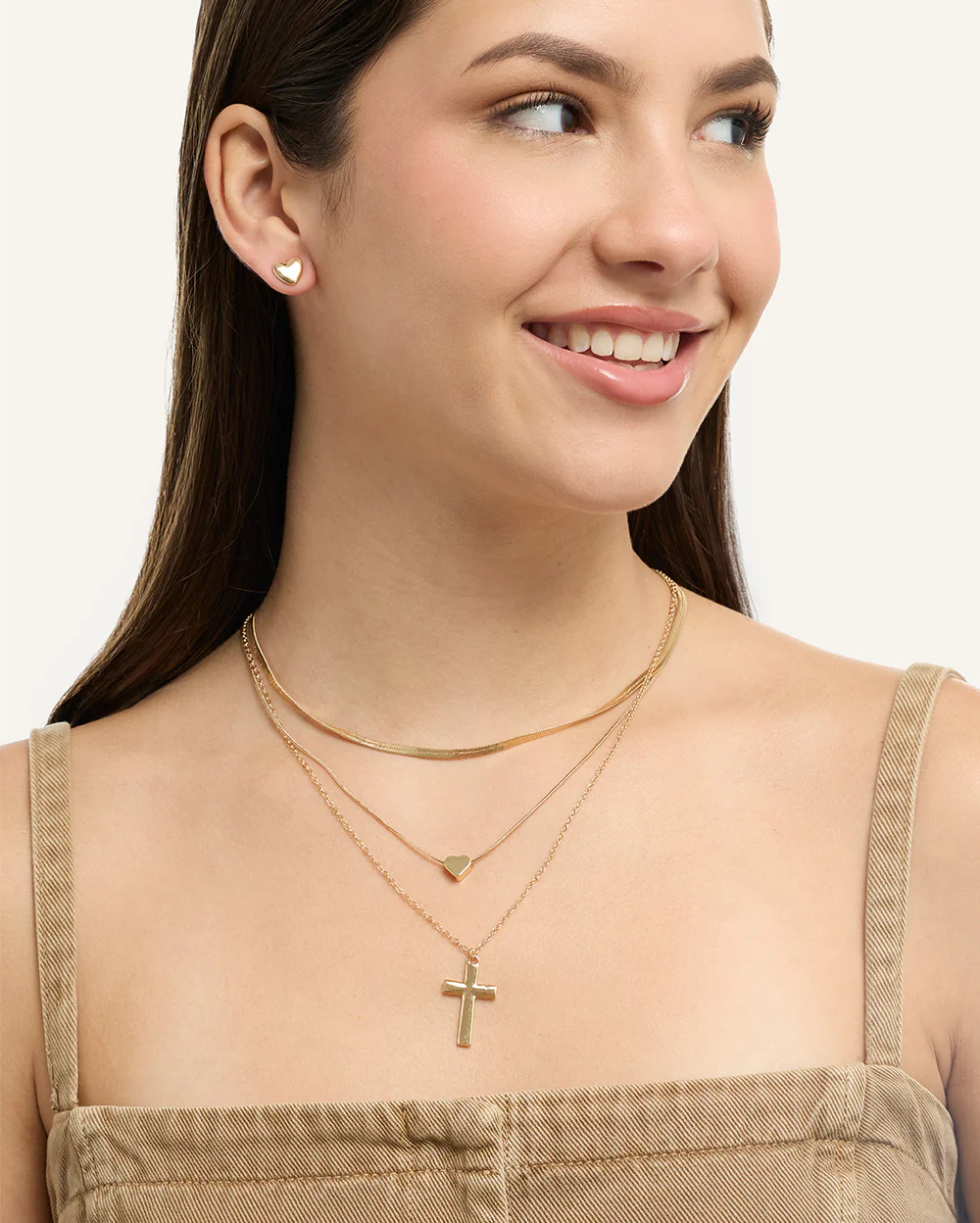 Set Collar + Arete Triple Cadena Corazón y Cruz Dorado