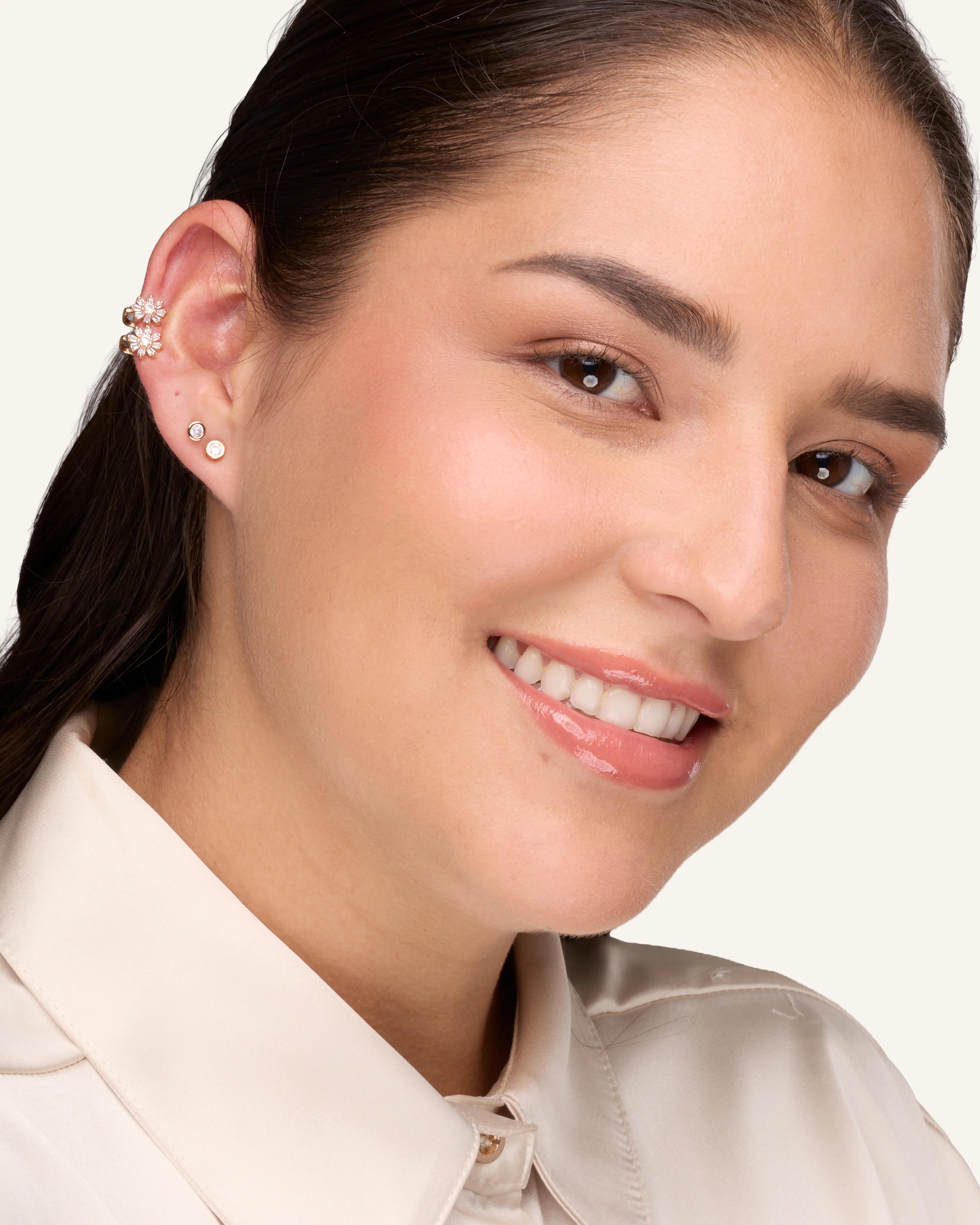 Set Earcuff Premium Zircón Bañado en Oro Flores Dorado - Image 2