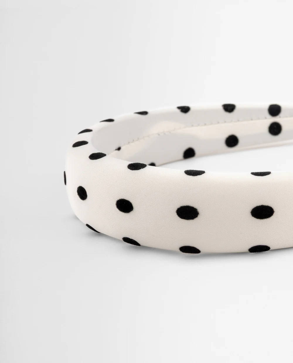 Vincha blanca con lunares negros - Image 3